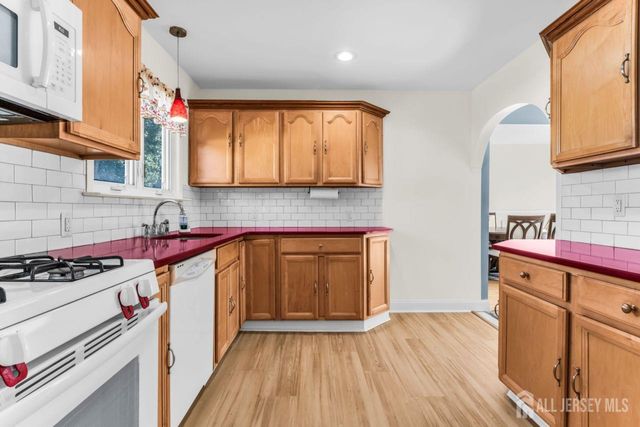 6 Middlesex Road, Matawan, NJ 07747