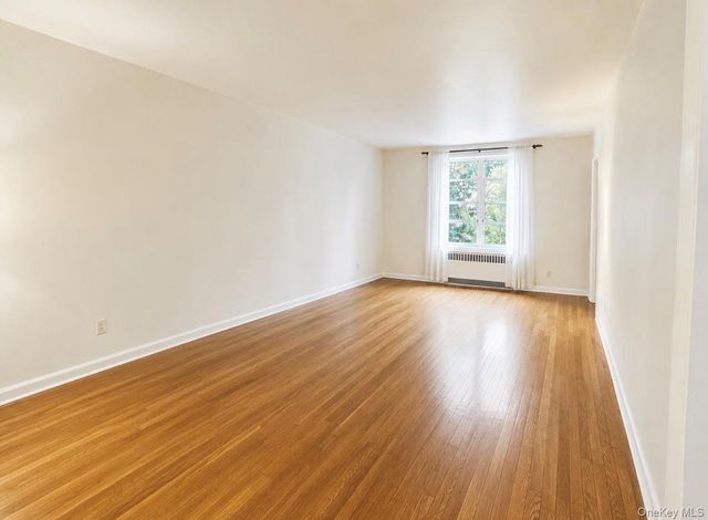 209-10 41st Ave 3N, Bayside, NY 11361
