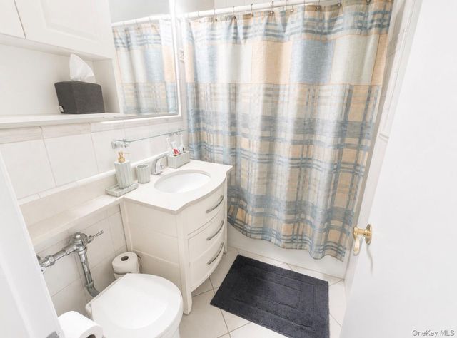 209-10 41st Ave 3N, Bayside, NY 11361