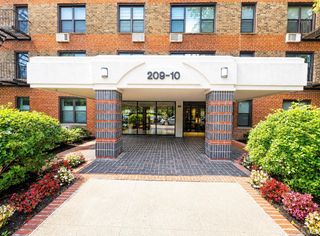 209-10 41st Ave 3N, Bayside, NY 11361