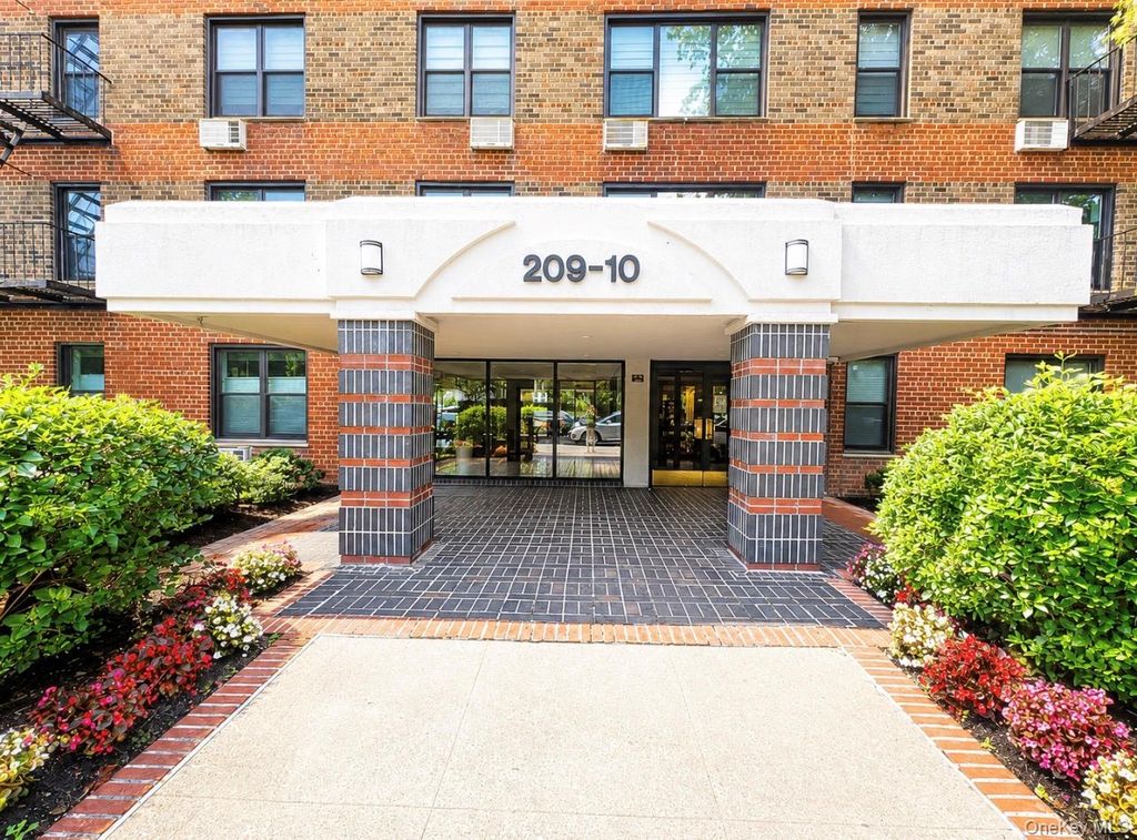 209-10 41st Ave 3N, Bayside, NY 11361