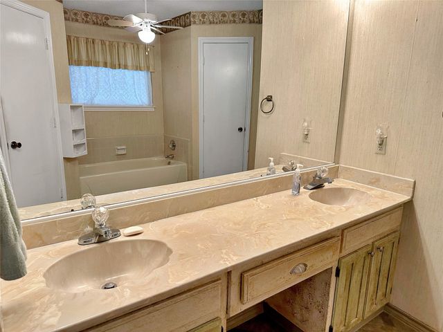 708 Crestview Drive, Kennedale, TX 76060