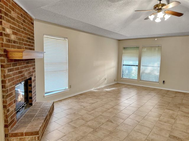 708 Crestview Drive, Kennedale, TX 76060