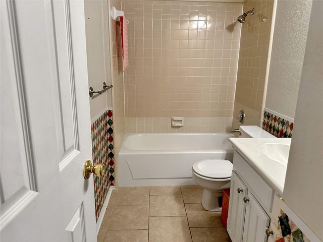 708 Crestview Drive, Kennedale, TX 76060