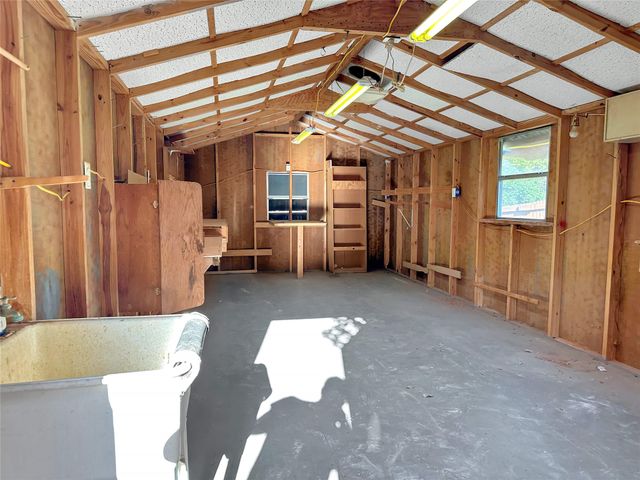 708 Crestview Drive, Kennedale, TX 76060