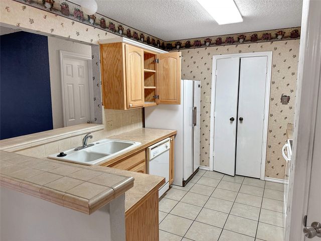 708 Crestview Drive, Kennedale, TX 76060