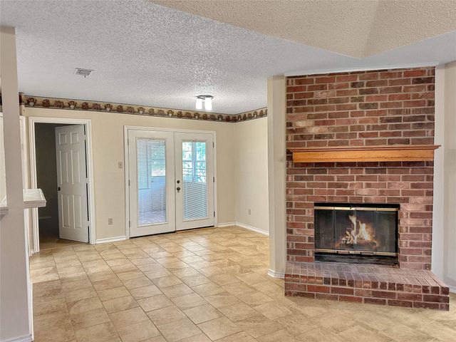 708 Crestview Drive, Kennedale, TX 76060