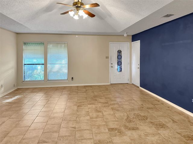 708 Crestview Drive, Kennedale, TX 76060