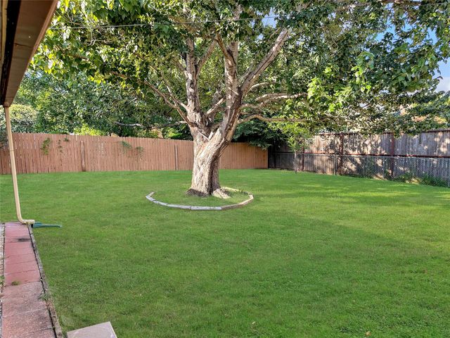 708 Crestview Drive, Kennedale, TX 76060