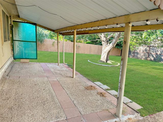 708 Crestview Drive, Kennedale, TX 76060