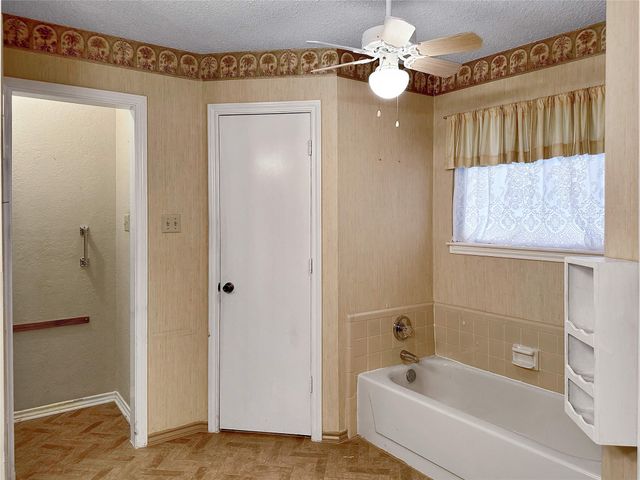 708 Crestview Drive, Kennedale, TX 76060