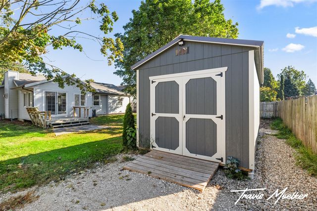 4582 Sutton Place, Grandville, MI 49418