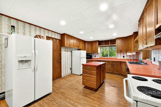 14211 Lake Shore Dr., Nampa, ID 83686