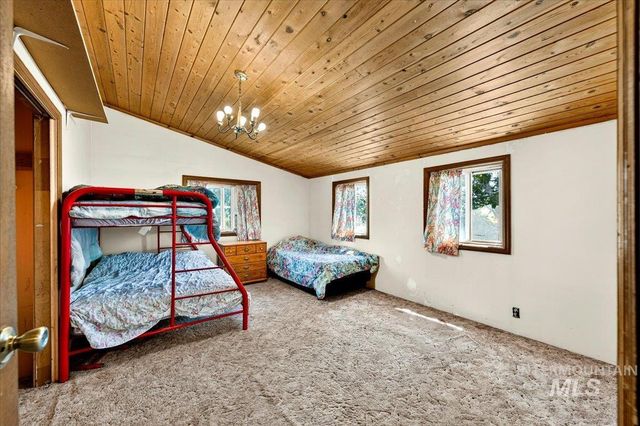 14211 Lake Shore Dr., Nampa, ID 83686