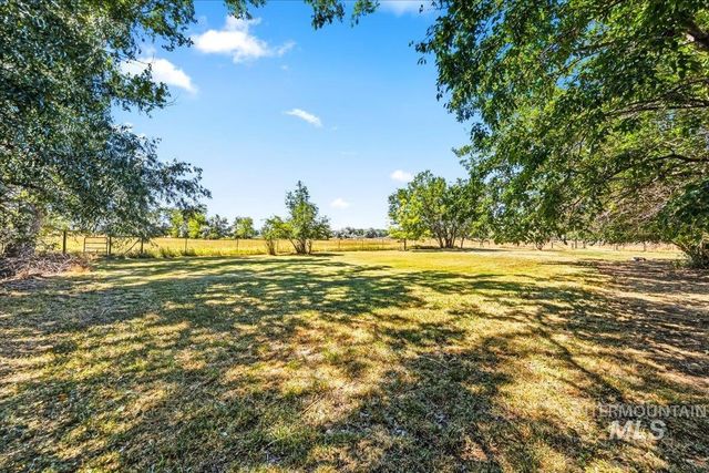 14211 Lake Shore Dr., Nampa, ID 83686