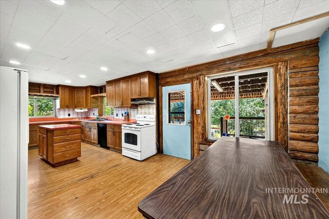14211 Lake Shore Dr., Nampa, ID 83686