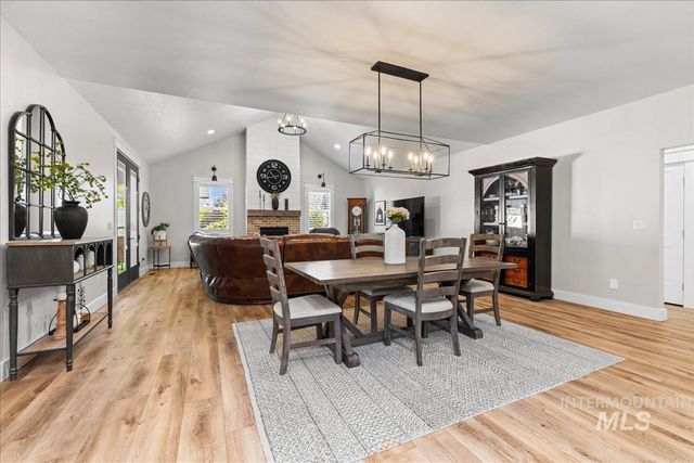 390 Fox Lantern Ct, Middleton, ID 83644