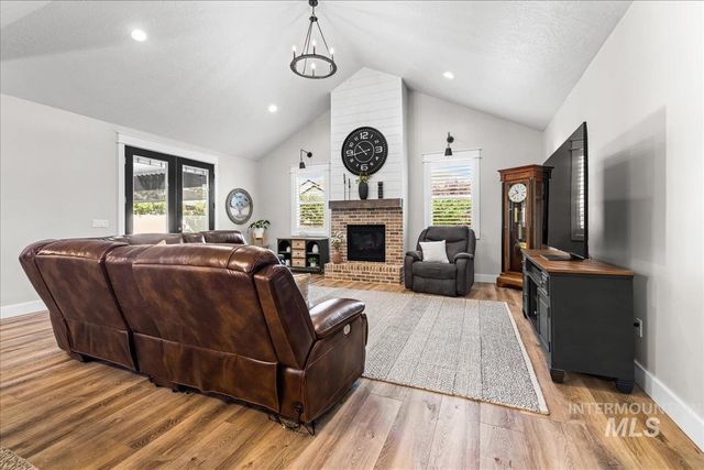 390 Fox Lantern Ct, Middleton, ID 83644