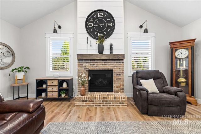 390 Fox Lantern Ct, Middleton, ID 83644