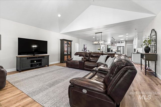 390 Fox Lantern Ct, Middleton, ID 83644