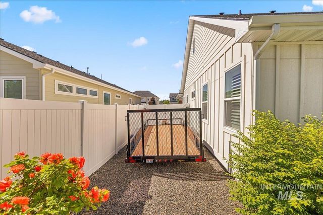 390 Fox Lantern Ct, Middleton, ID 83644