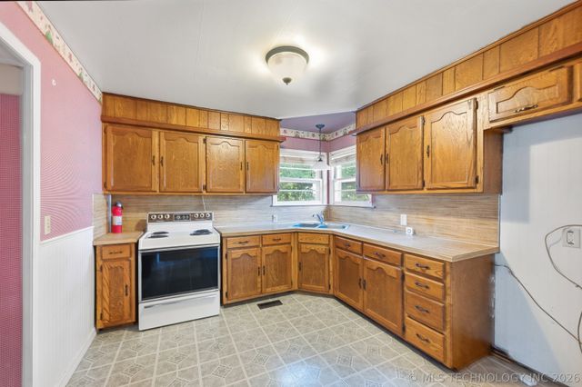 1117 Pin Oak Court, Sand Springs, OK 74063