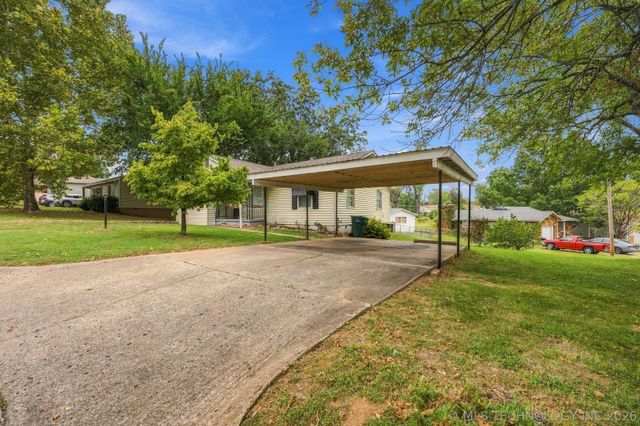 1117 Pin Oak Court, Sand Springs, OK 74063