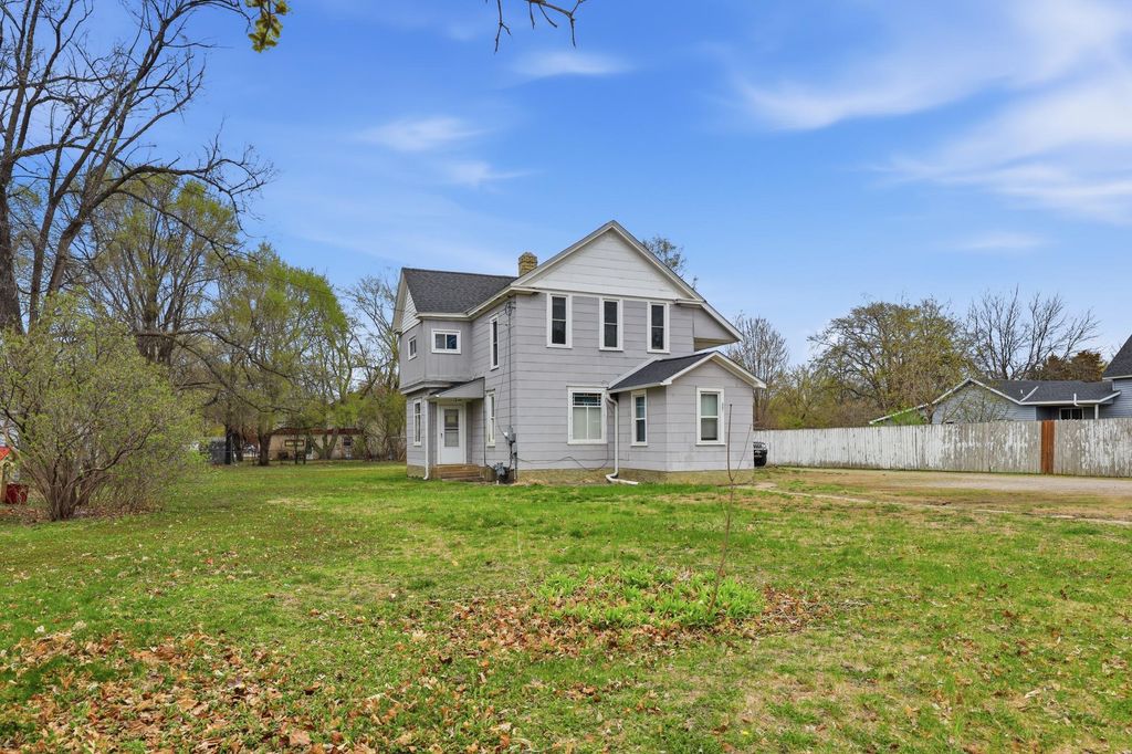 331 3rd E Street, Monticello, MN 55362