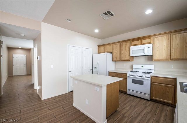 3925 MEADOW FOXTAIL Drive, Las Vegas, NV 89122