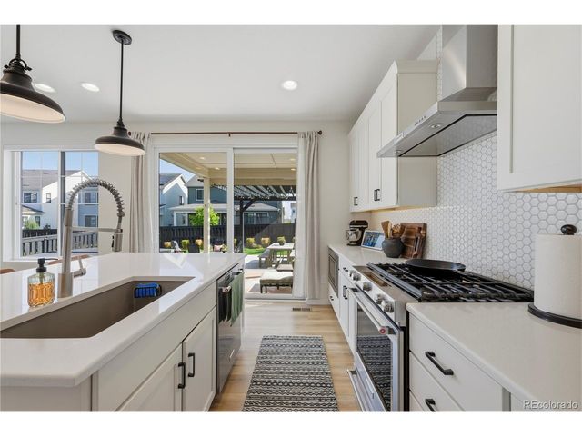 8989 Bellsong Dr, Littleton, CO 80125