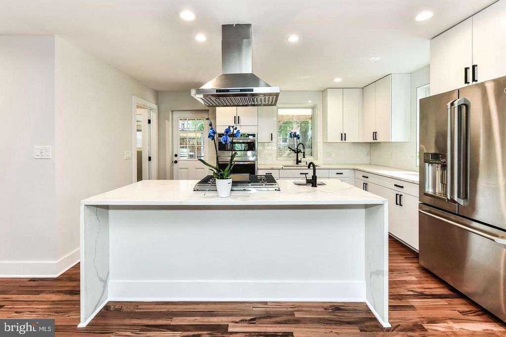 5311 ROOSEVELT ST, Bethesda, MD 20814