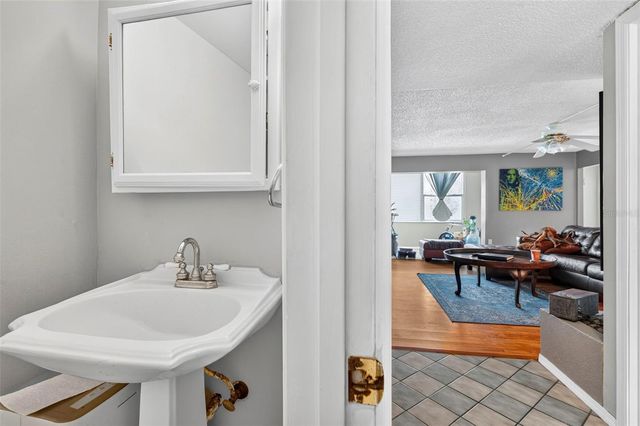 6960 20TH AVENUE N 105, St Petersburg, FL 33710