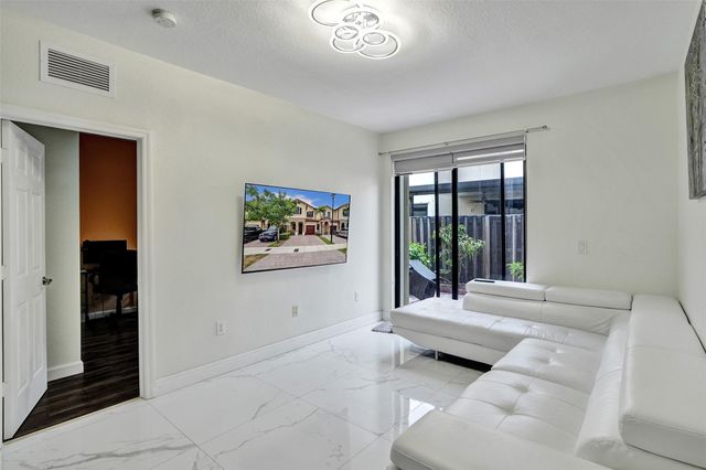 8768 NW 98th Avenue 8768, Doral, FL 33178
