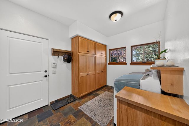 225 S Earlham Court, Reno, NV 89511