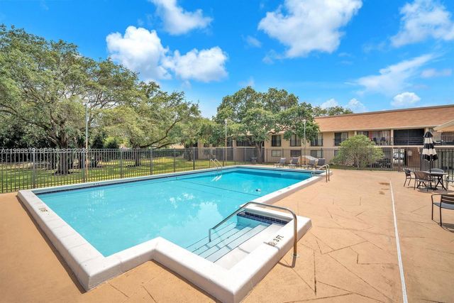 5821 Washington St 32, Hollywood, FL 33023