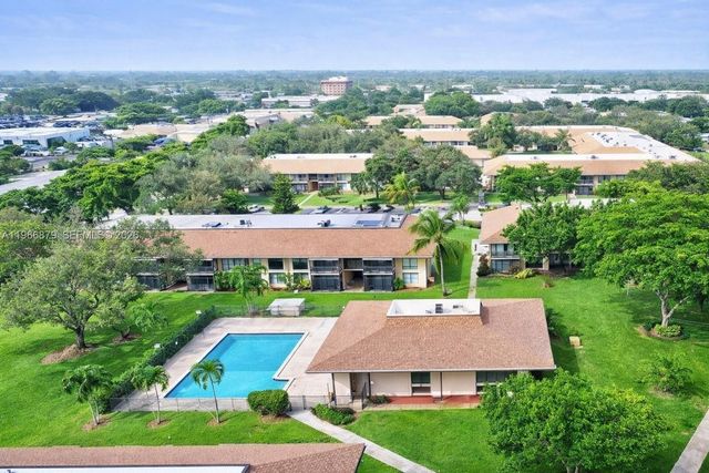 5821 Washington St 32, Hollywood, FL 33023