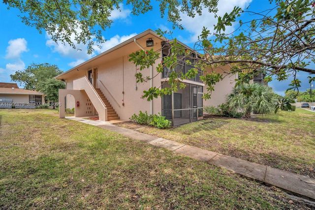 5821 Washington St 32, Hollywood, FL 33023