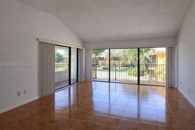 5821 Washington St 32, Hollywood, FL 33023