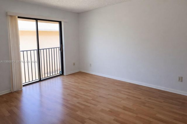 5821 Washington St 32, Hollywood, FL 33023