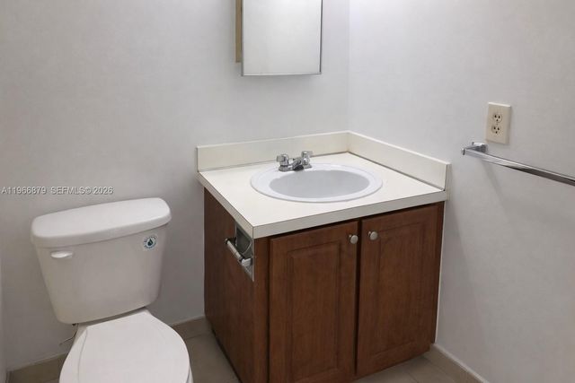 5821 Washington St 32, Hollywood, FL 33023