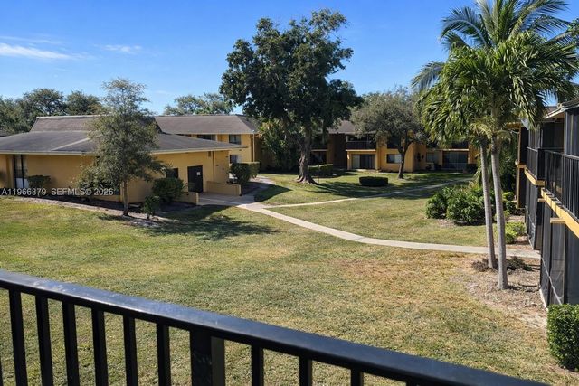 5821 Washington St 32, Hollywood, FL 33023