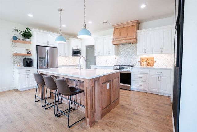 19330 Hidden Pines Drive, Norman, OK 73026