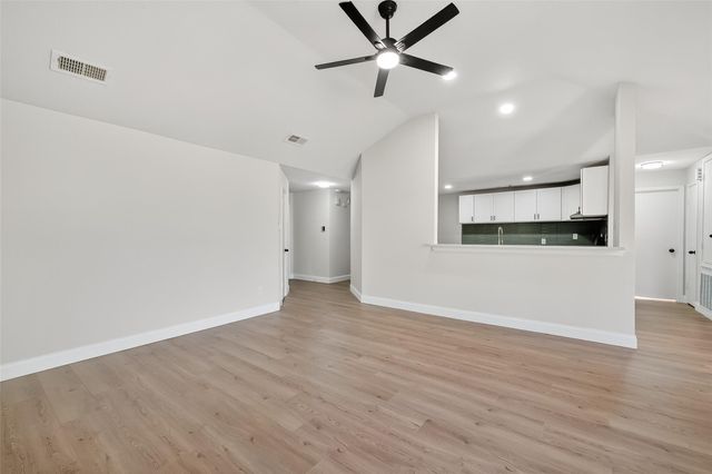 5530 Oak Falls Drive, Houston, TX 77066