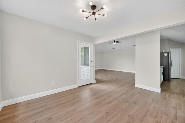 5530 Oak Falls Drive, Houston, TX 77066