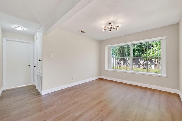5530 Oak Falls Drive, Houston, TX 77066