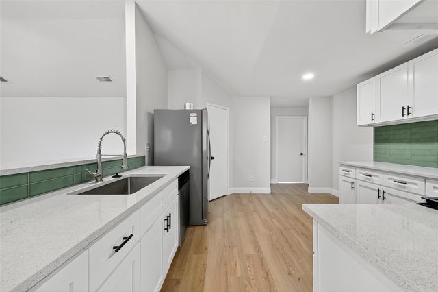 5530 Oak Falls Drive, Houston, TX 77066