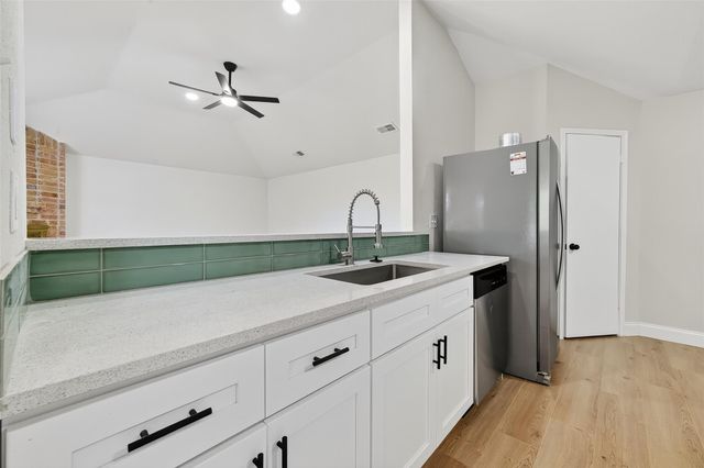 5530 Oak Falls Drive, Houston, TX 77066