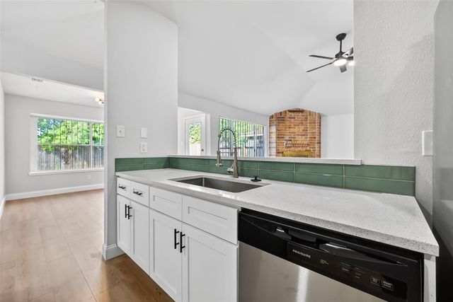 5530 Oak Falls Drive, Houston, TX 77066