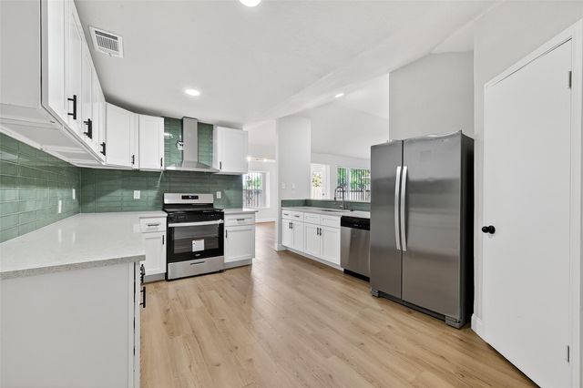 5530 Oak Falls Drive, Houston, TX 77066
