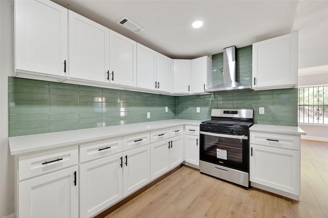 5530 Oak Falls Drive, Houston, TX 77066
